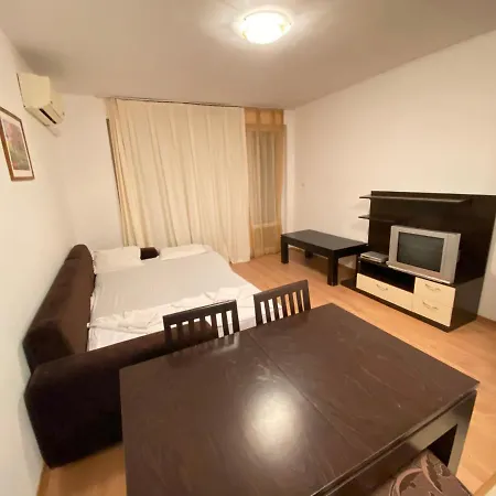 Holiday Apartment With Shared Pool In Yassen, Sunny Beach Апартаменты Солнечный берег